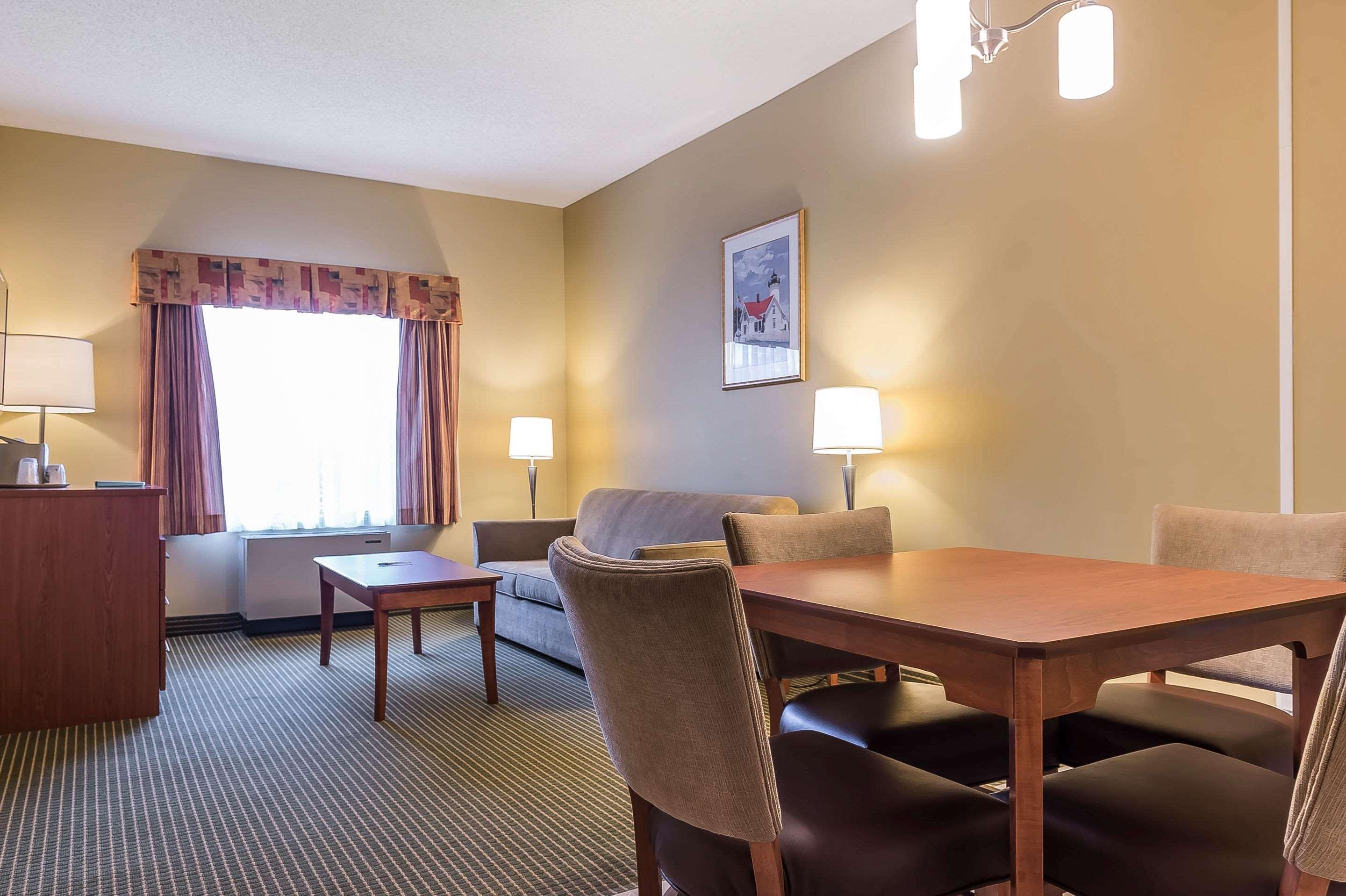 Quality Inn & Suites Hawkesbury Dış mekan fotoğraf