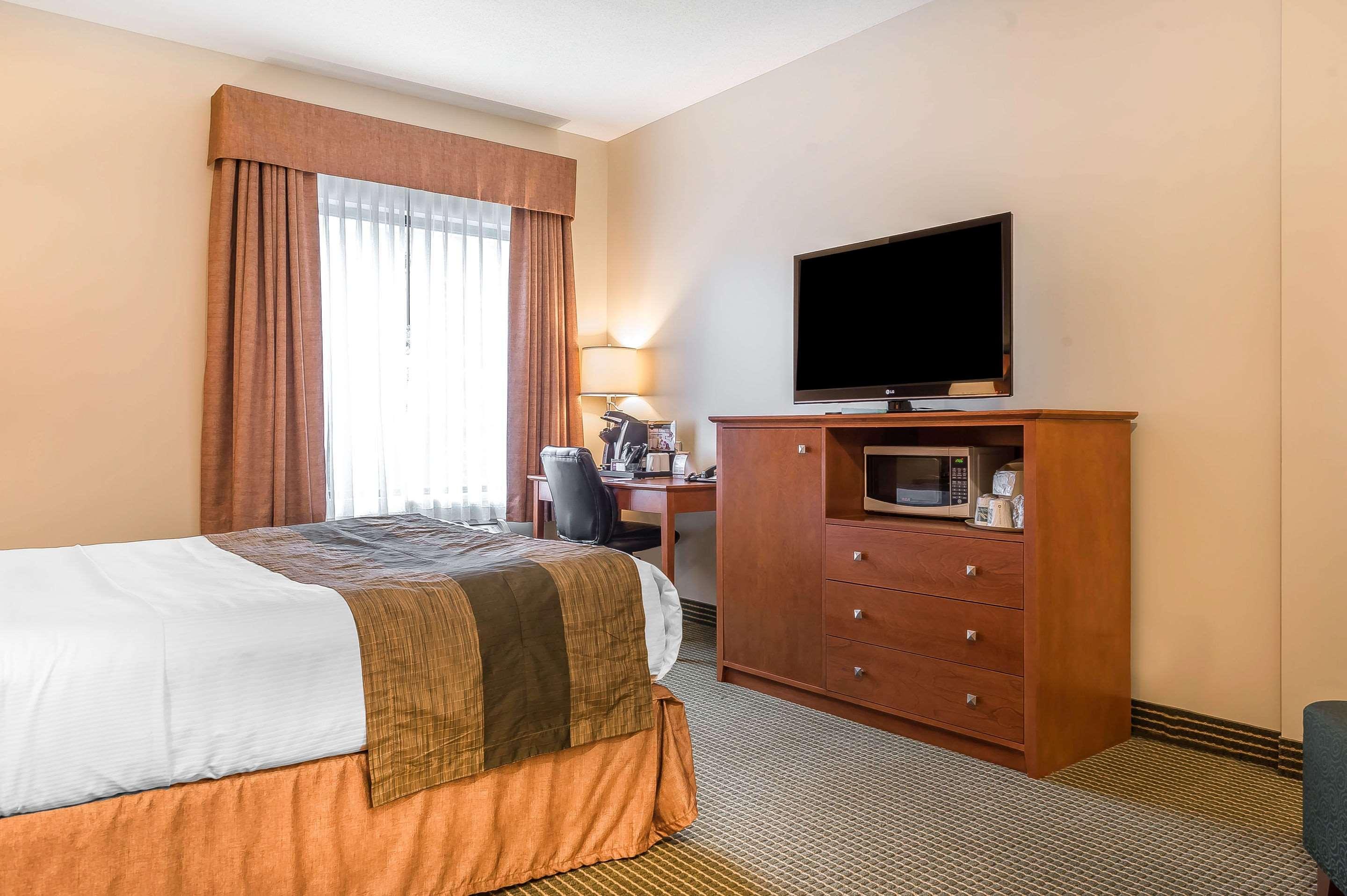 Quality Inn & Suites Hawkesbury Dış mekan fotoğraf