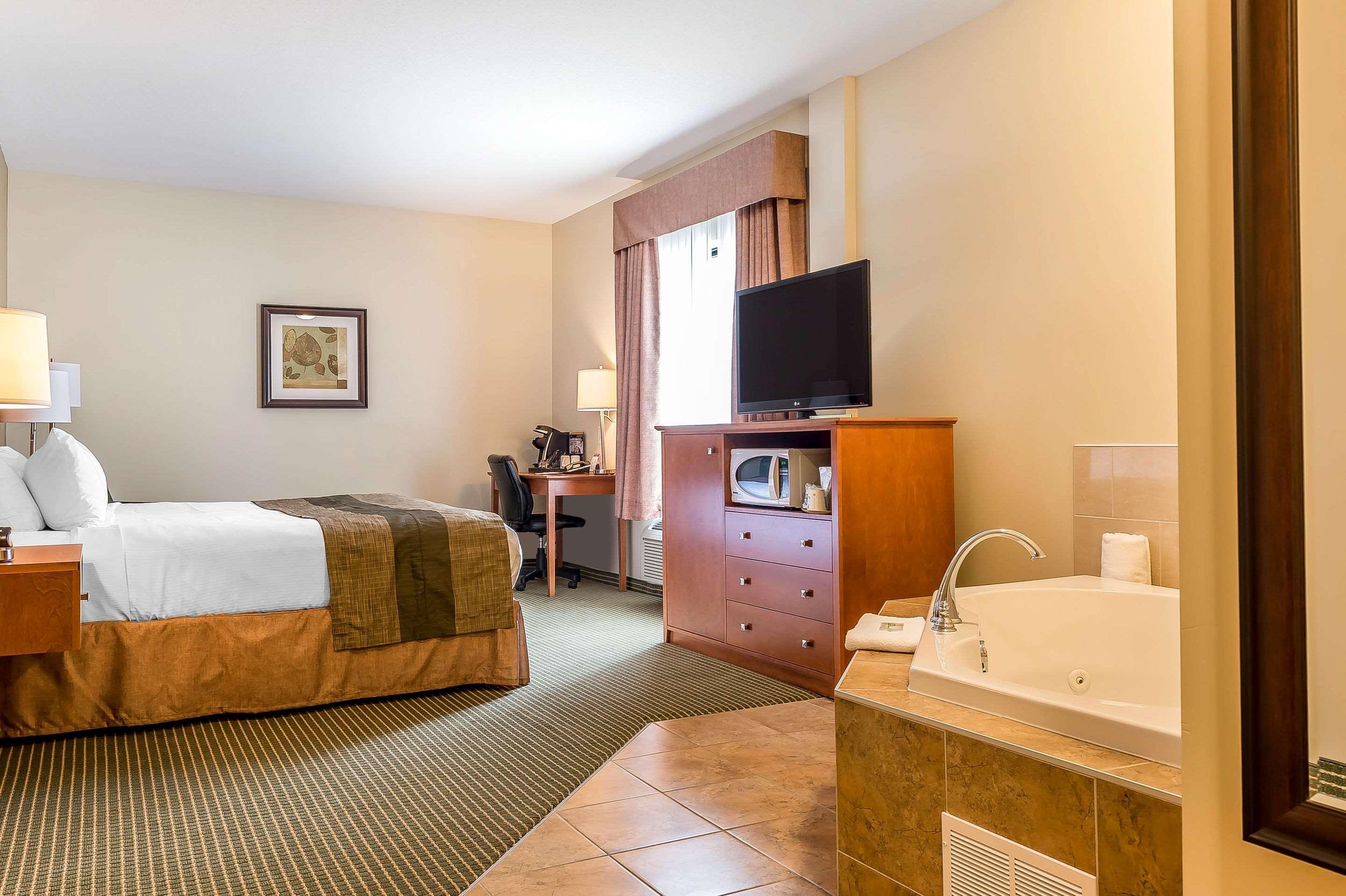 Quality Inn & Suites Hawkesbury Dış mekan fotoğraf