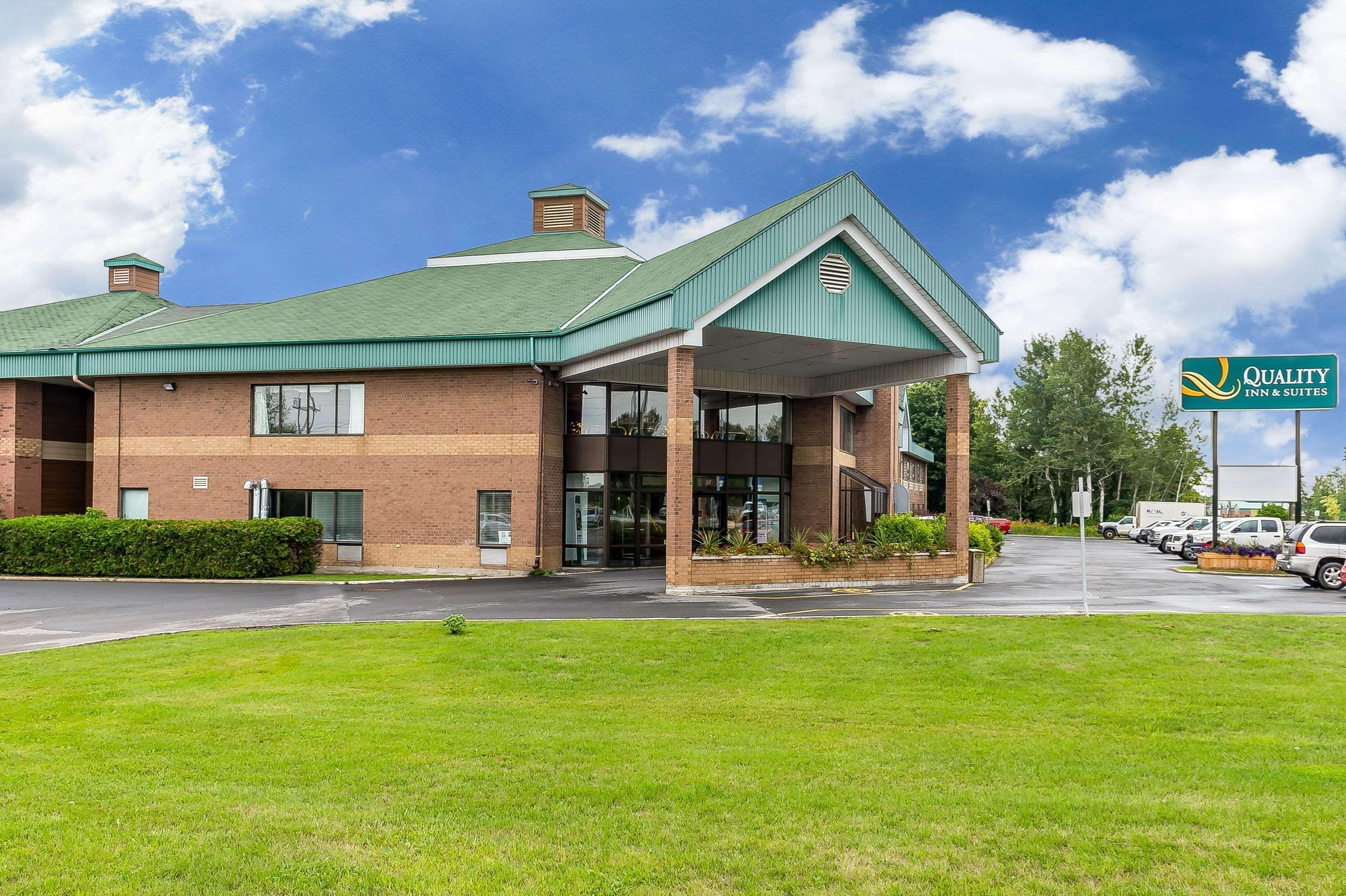 Quality Inn & Suites Hawkesbury Dış mekan fotoğraf