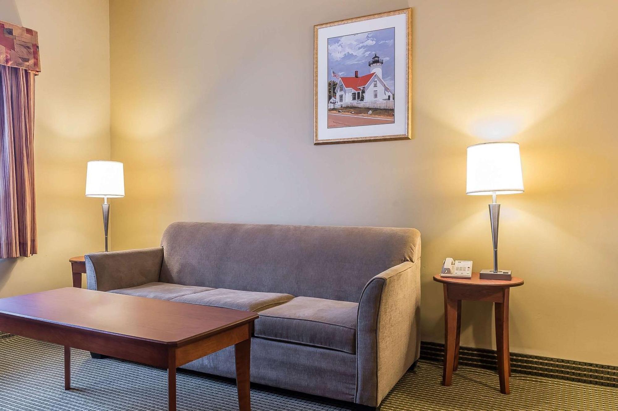 Quality Inn & Suites Hawkesbury Dış mekan fotoğraf
