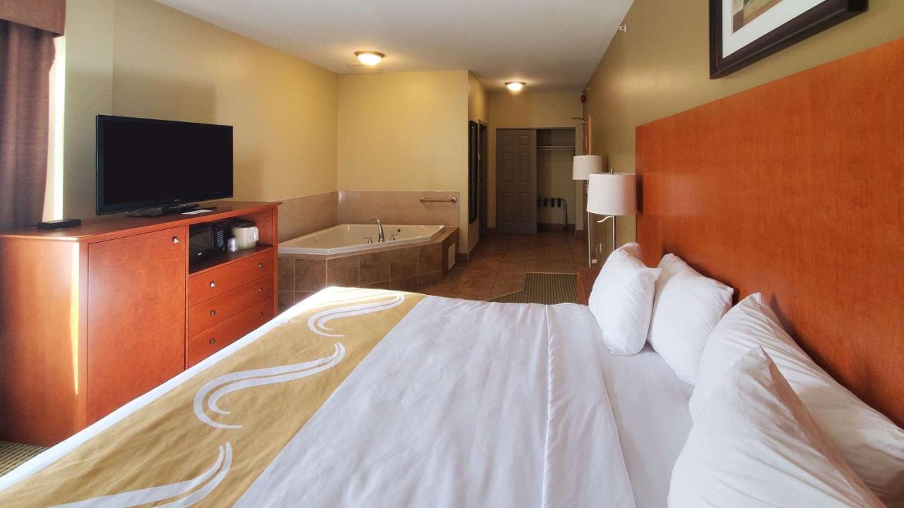 Quality Inn & Suites Hawkesbury Dış mekan fotoğraf