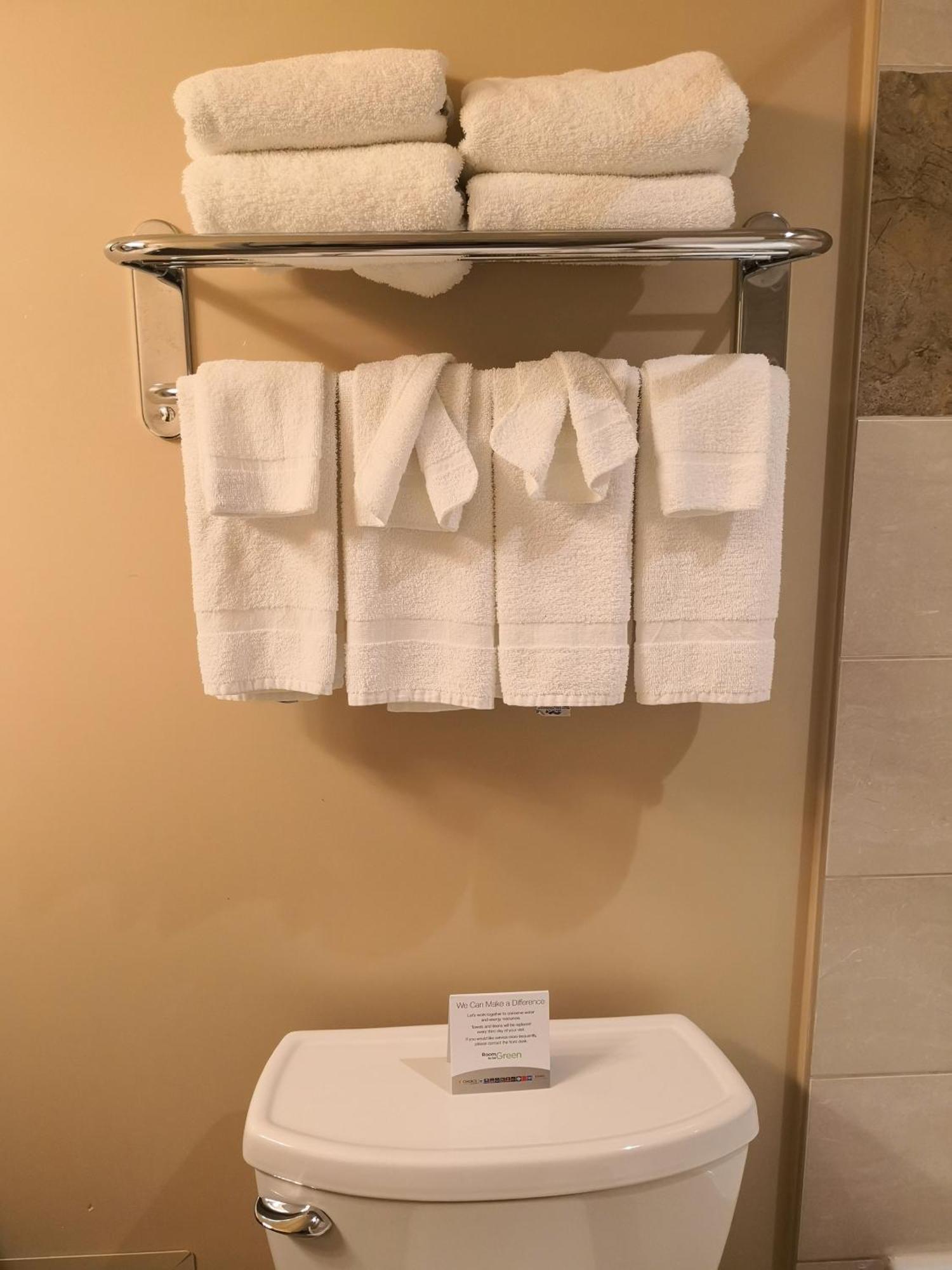 Quality Inn & Suites Hawkesbury Dış mekan fotoğraf
